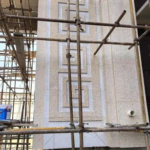 山东 黄金麻花岗岩别墅外墙干挂回纹造型效果