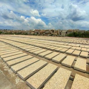 山东 黄金麻荔枝面花岗岩石材地铺石防护中