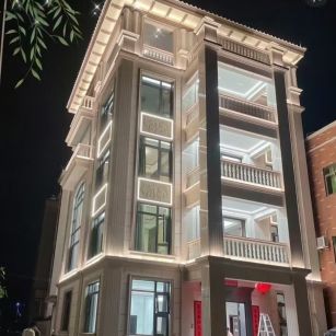 山东 芝麻白花岗岩别墅外墙夜间效果