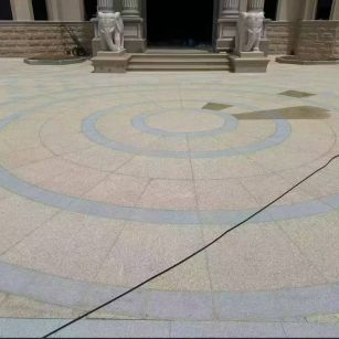 山东 黄金麻芝麻灰花岗岩石材地铺拼接效果