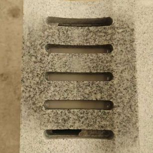 山东 芝麻白拉丝面花岗岩U型开槽排水槽