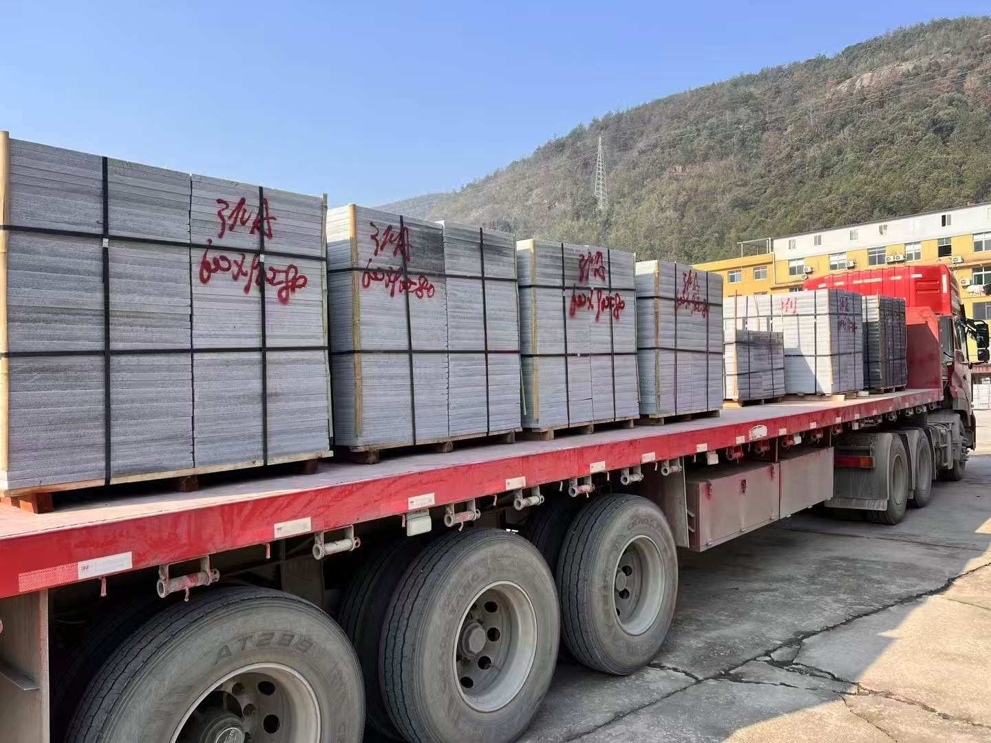 山东 芝麻灰地铺石出货日常