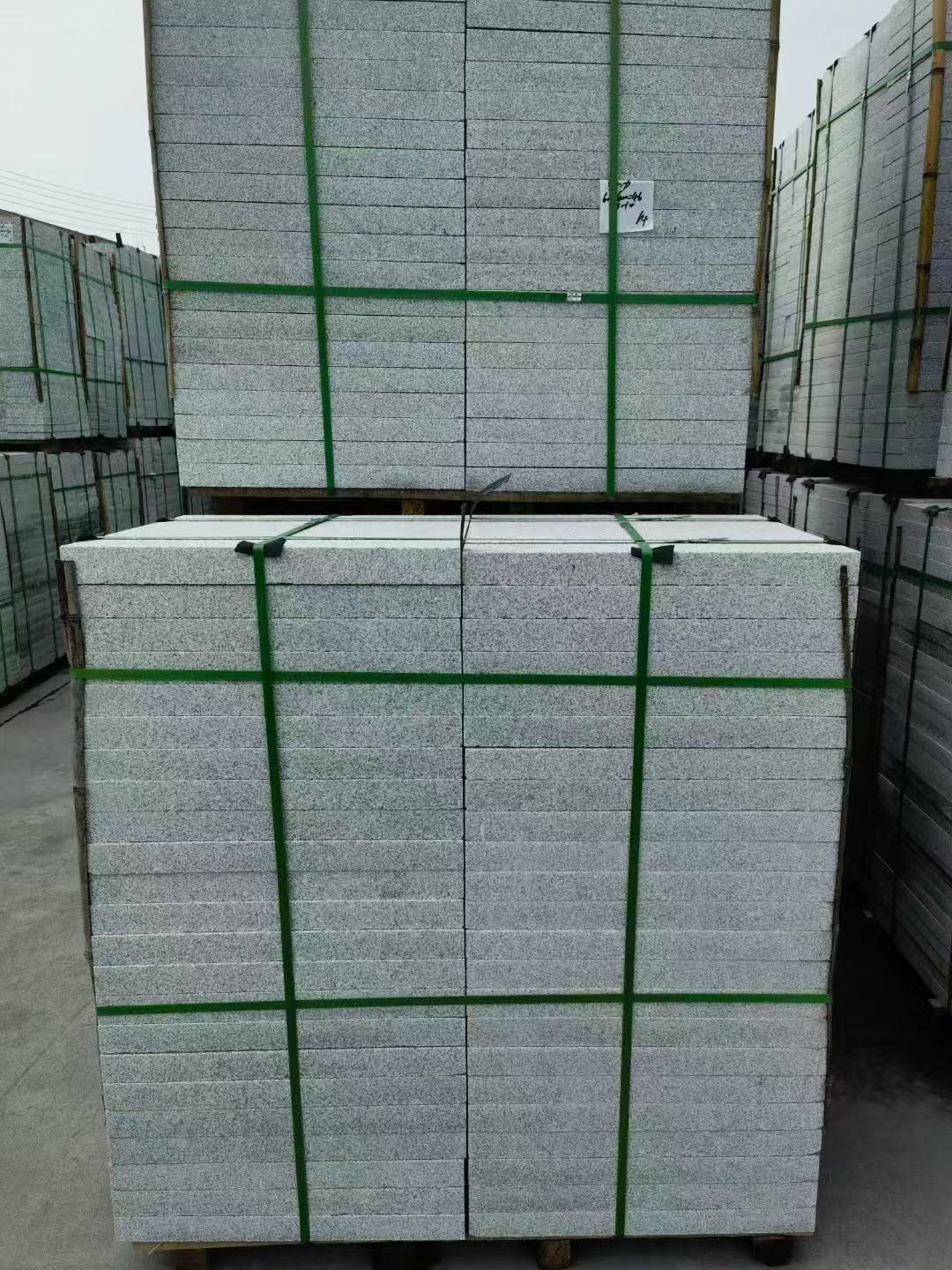 山东 芝麻白火烧，园林广场市政工程地铺石，1.8~5.0厚均有现货