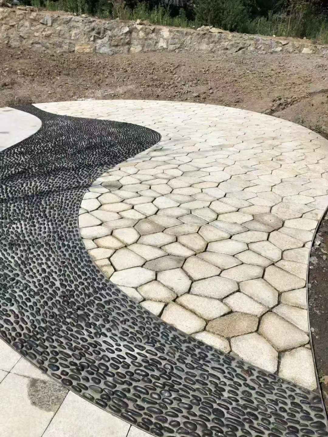 山东 黄金麻冰裂纹地铺石工地铺装案例