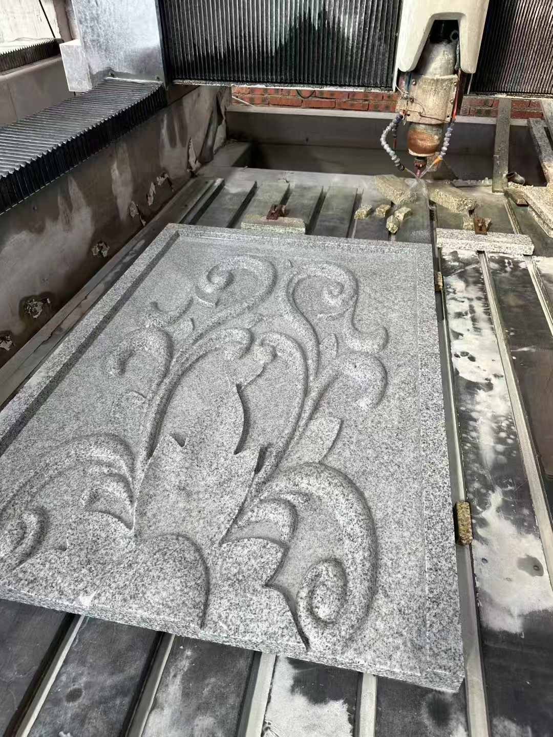 山东 白麻别墅干挂雕花板