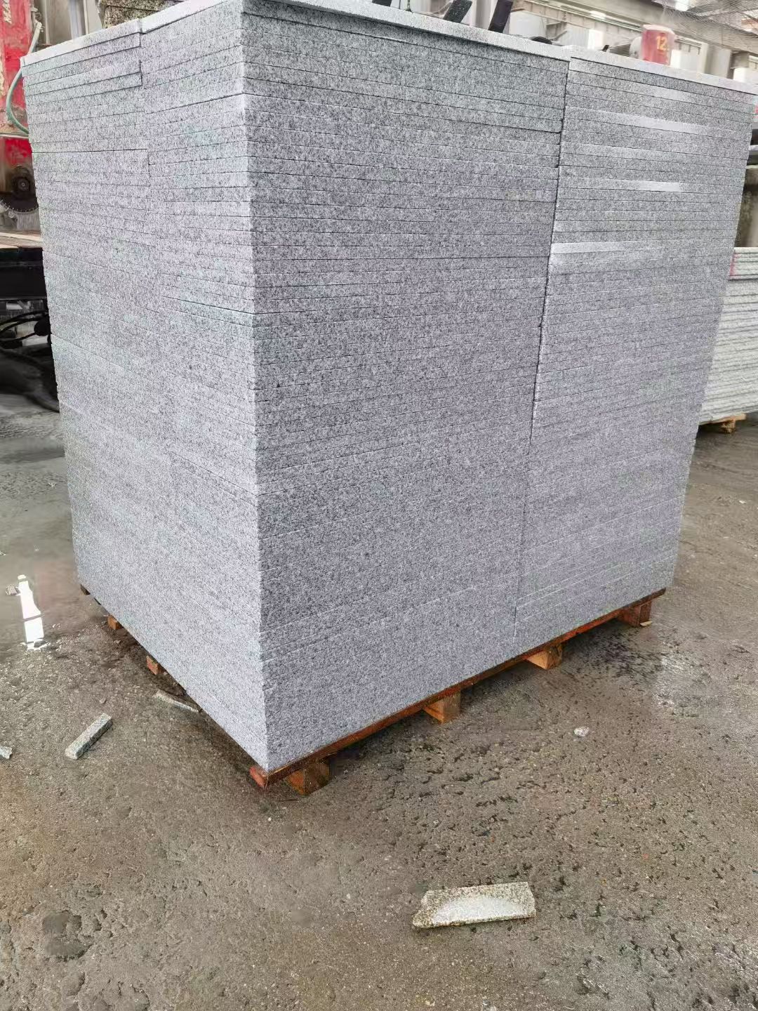 山东 芝麻白火烧面1.8厚300*600地铺石，尺寸标准，厚薄均匀