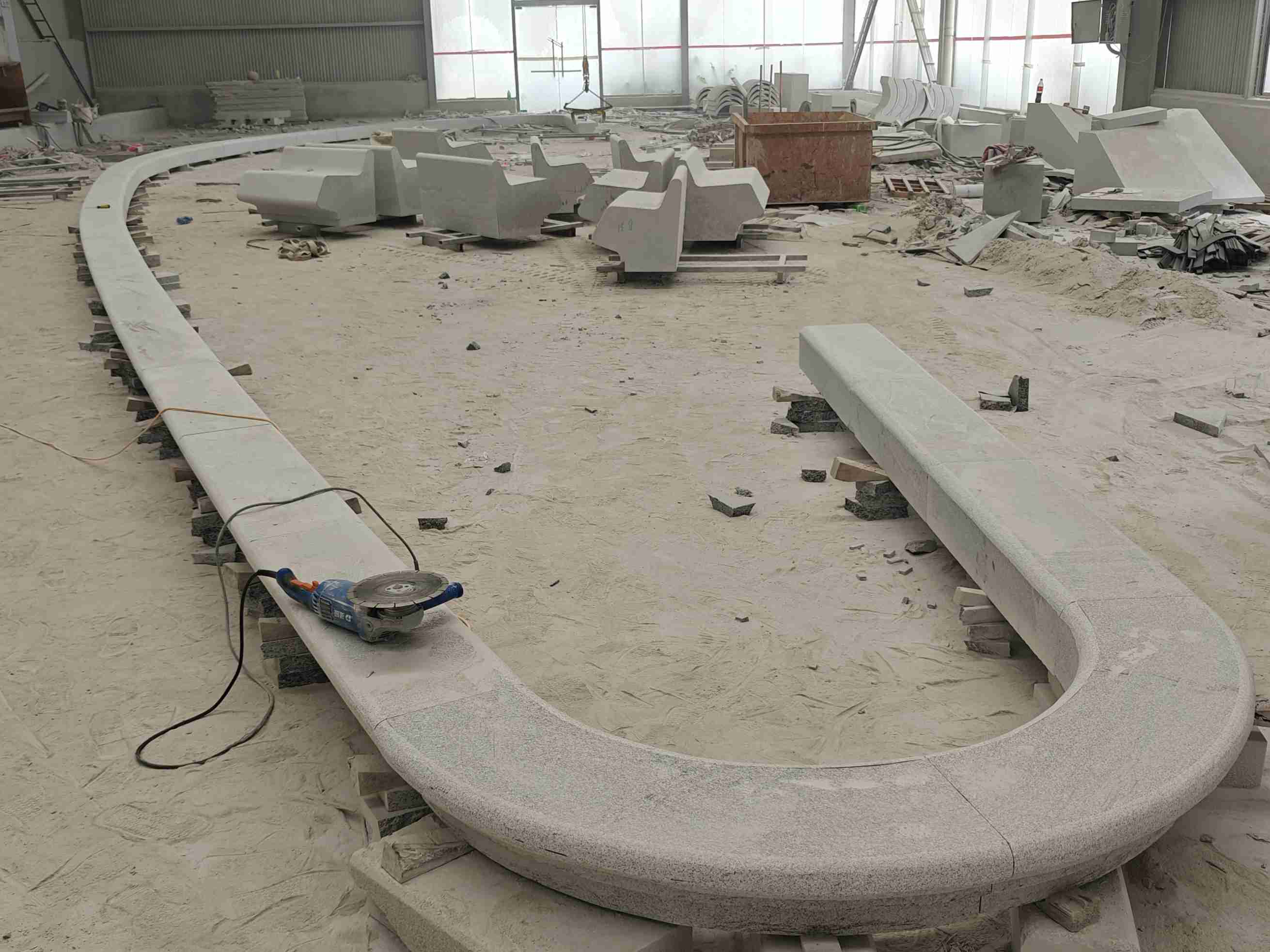 山东 芝麻白花岗岩弧形花坛石，坐凳石