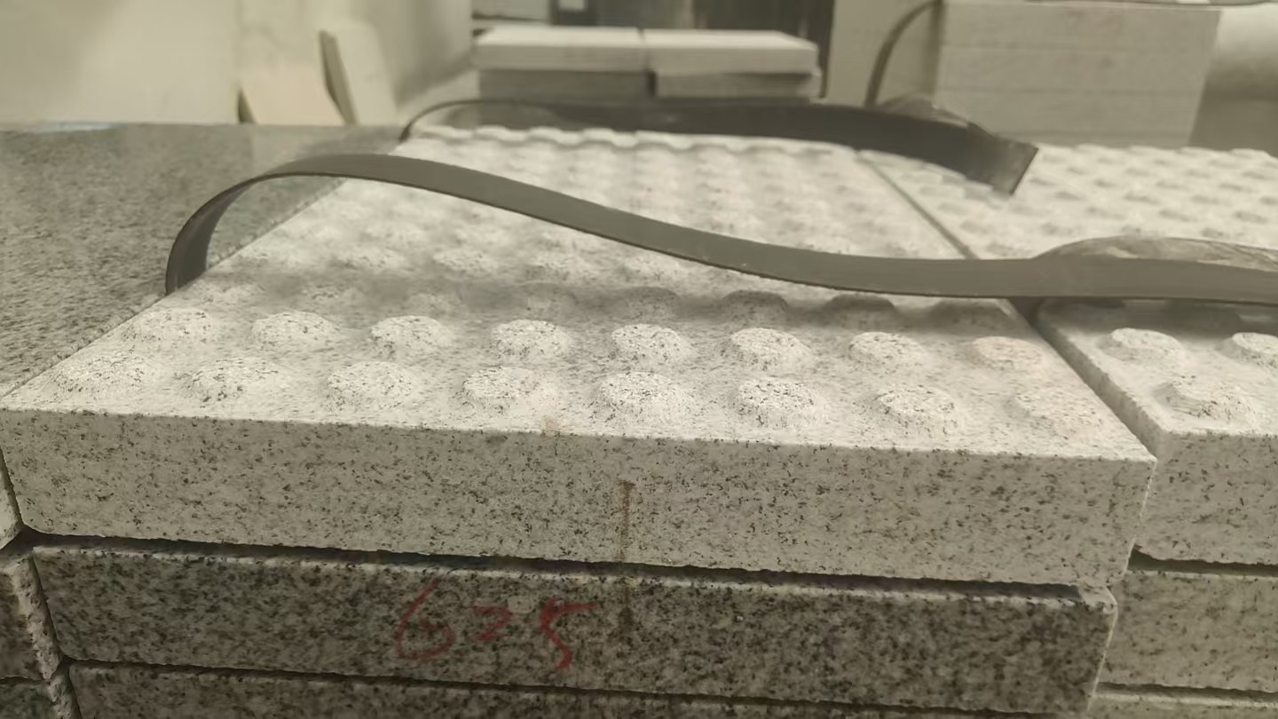 山东 芝麻白花岗岩6.0公分荔枝面五轴加工雕刻盲点