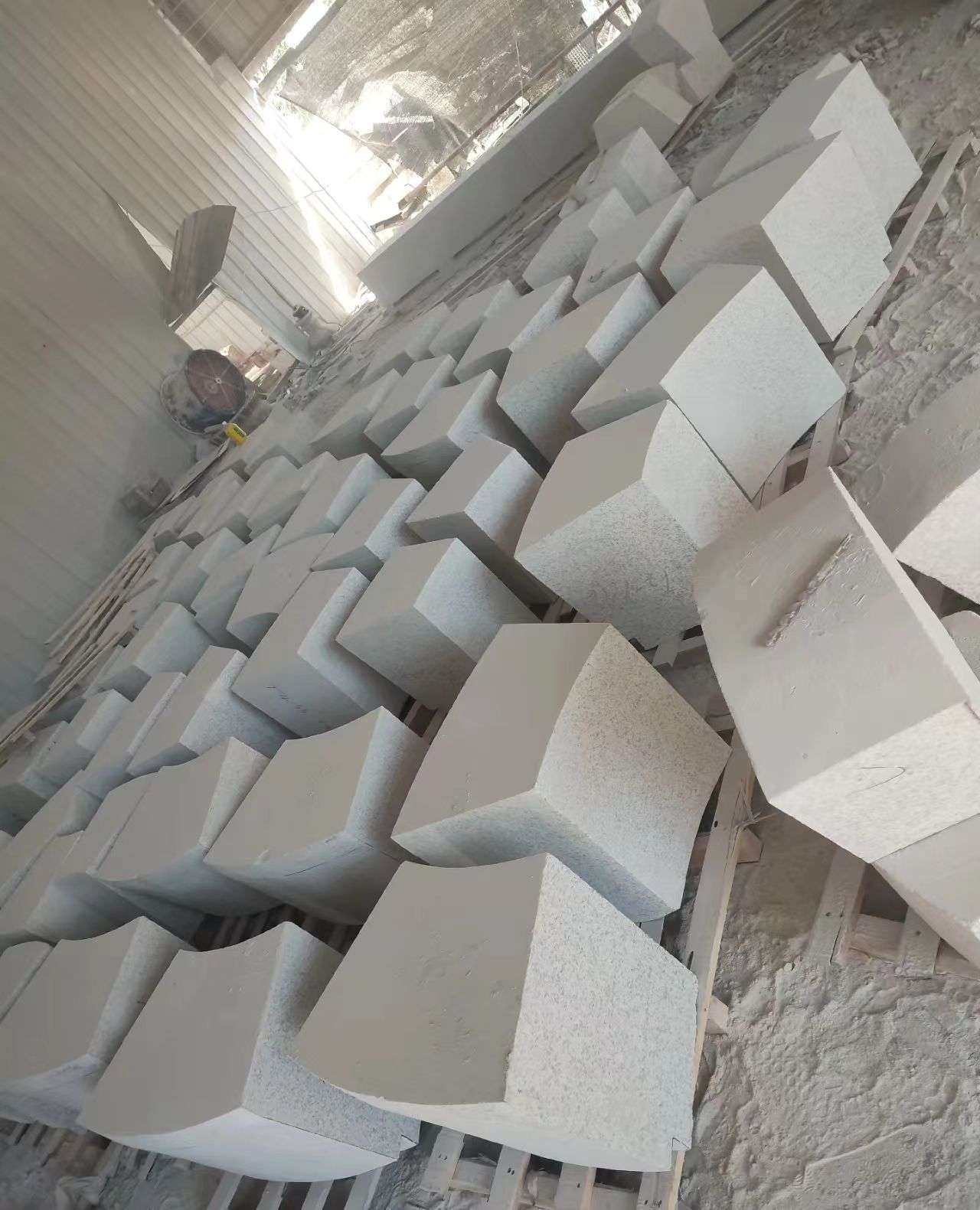 山东 白麻花岗岩异形坐凳