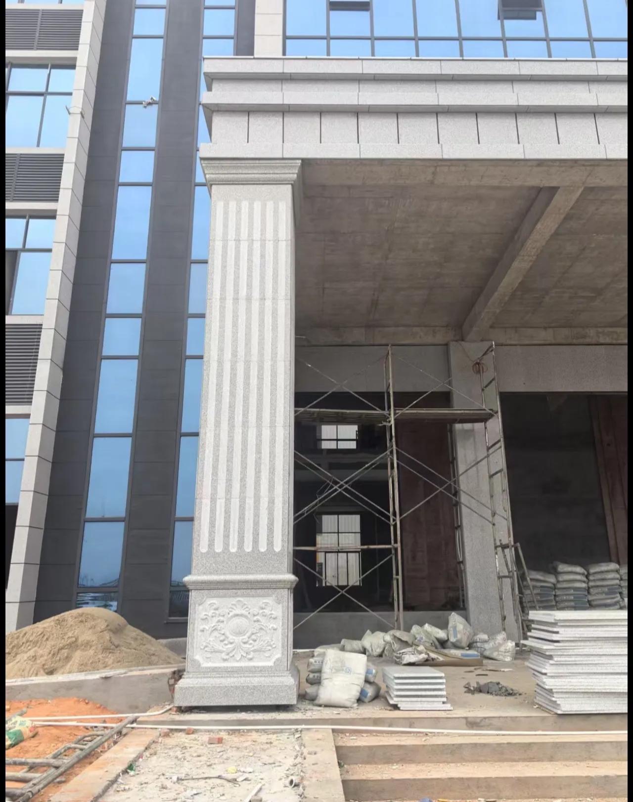 山东 芝麻白光面花岗岩门楼大柱（罗马柱）配雕花底座