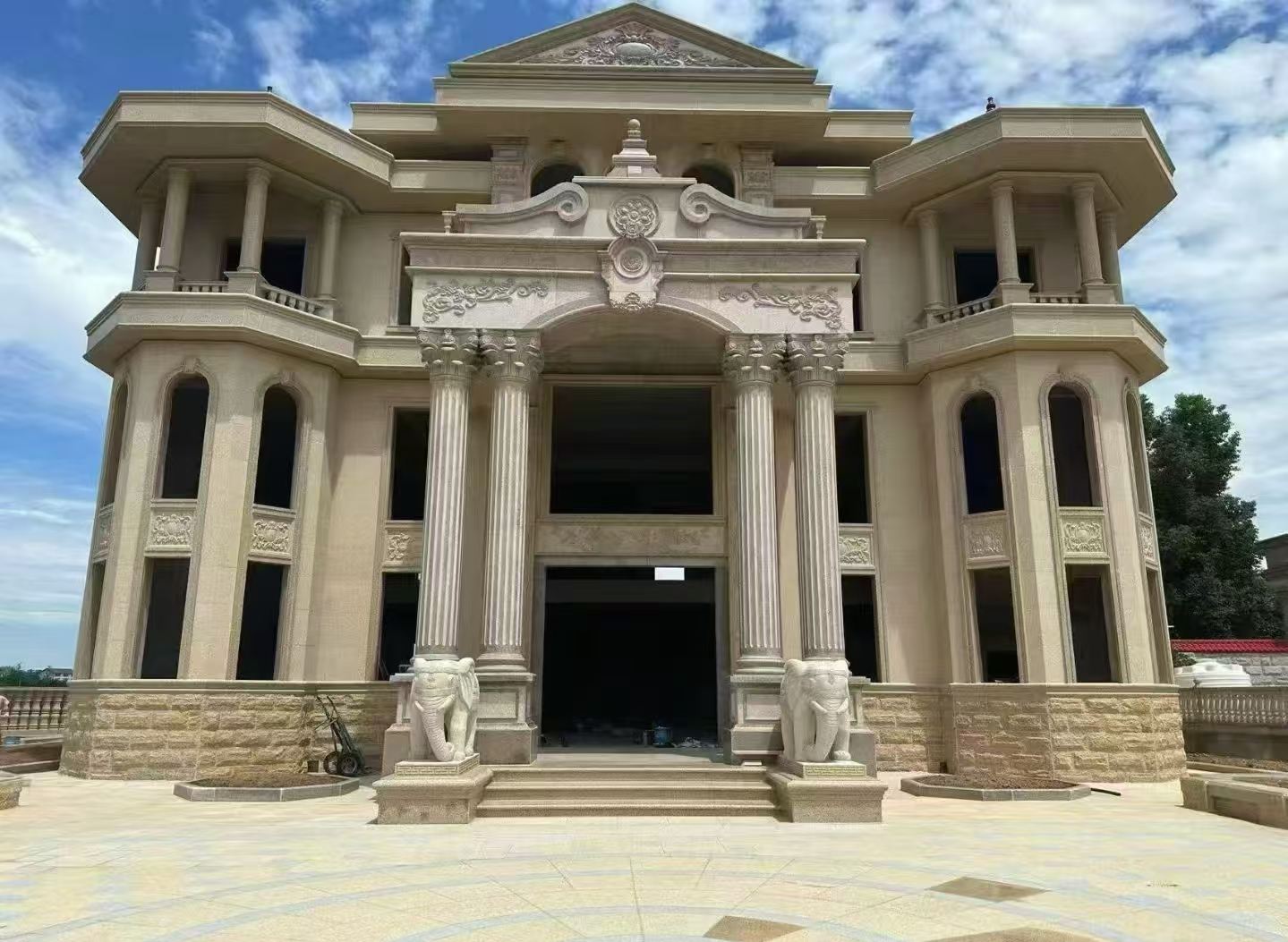 山东 黄金麻别墅外墙干挂，大柱，大象，蘑菇石，雕花板