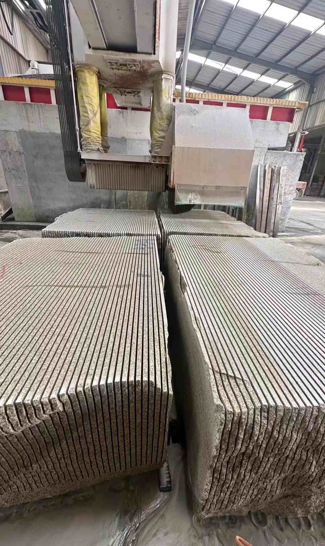 山东 车间生产日常，黄金麻白麻花岗岩