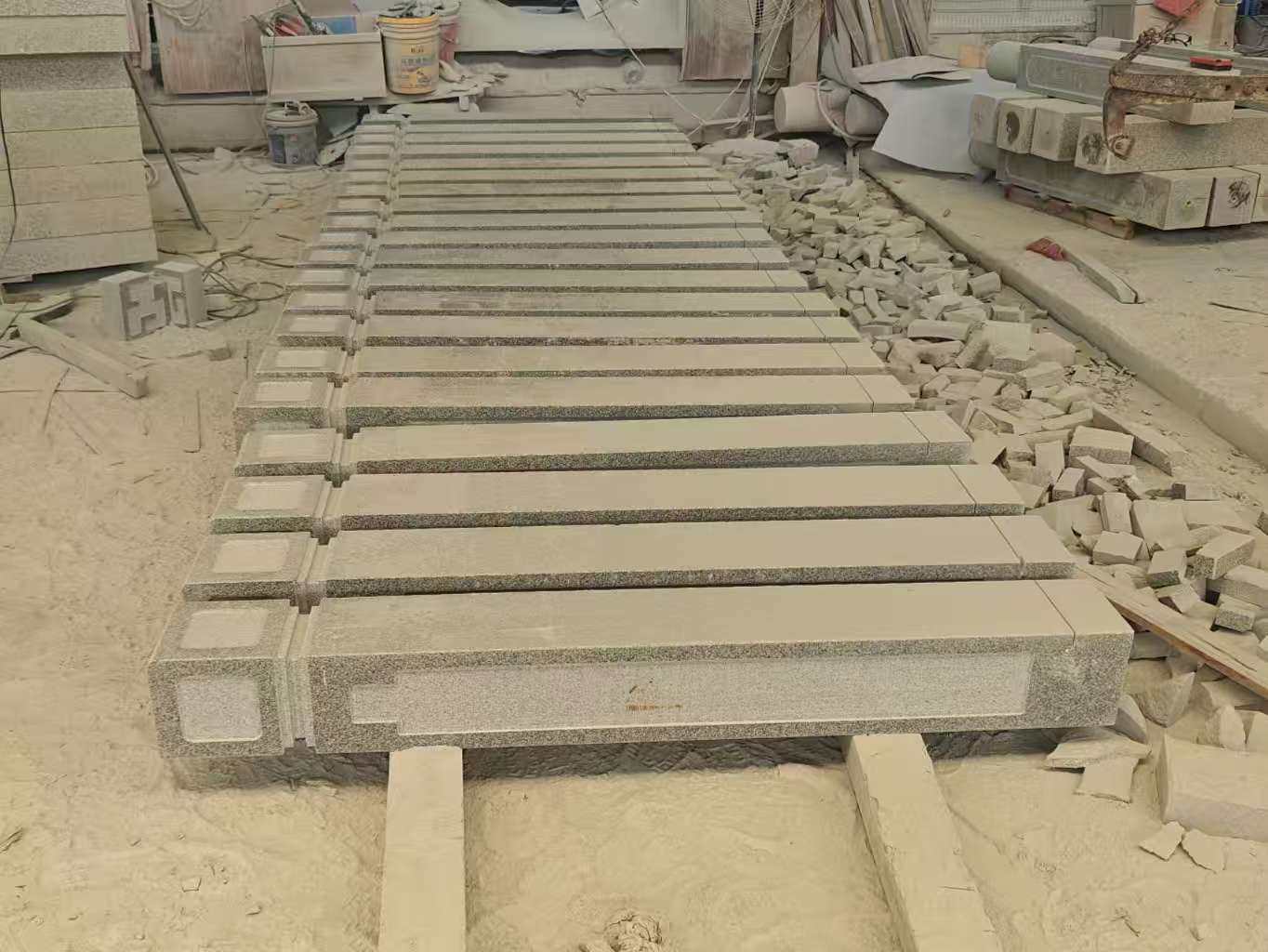 山东 芝麻白异形加工雕刻-栏杆大柱，方柱