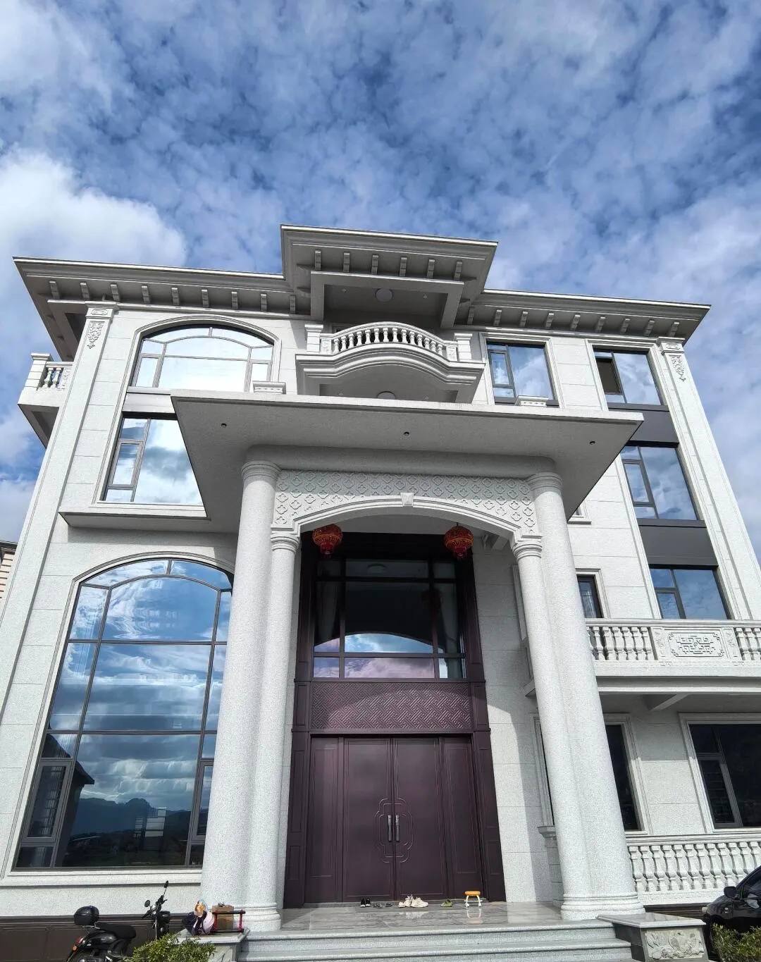 山东白麻别墅外墙干挂石材效果示例