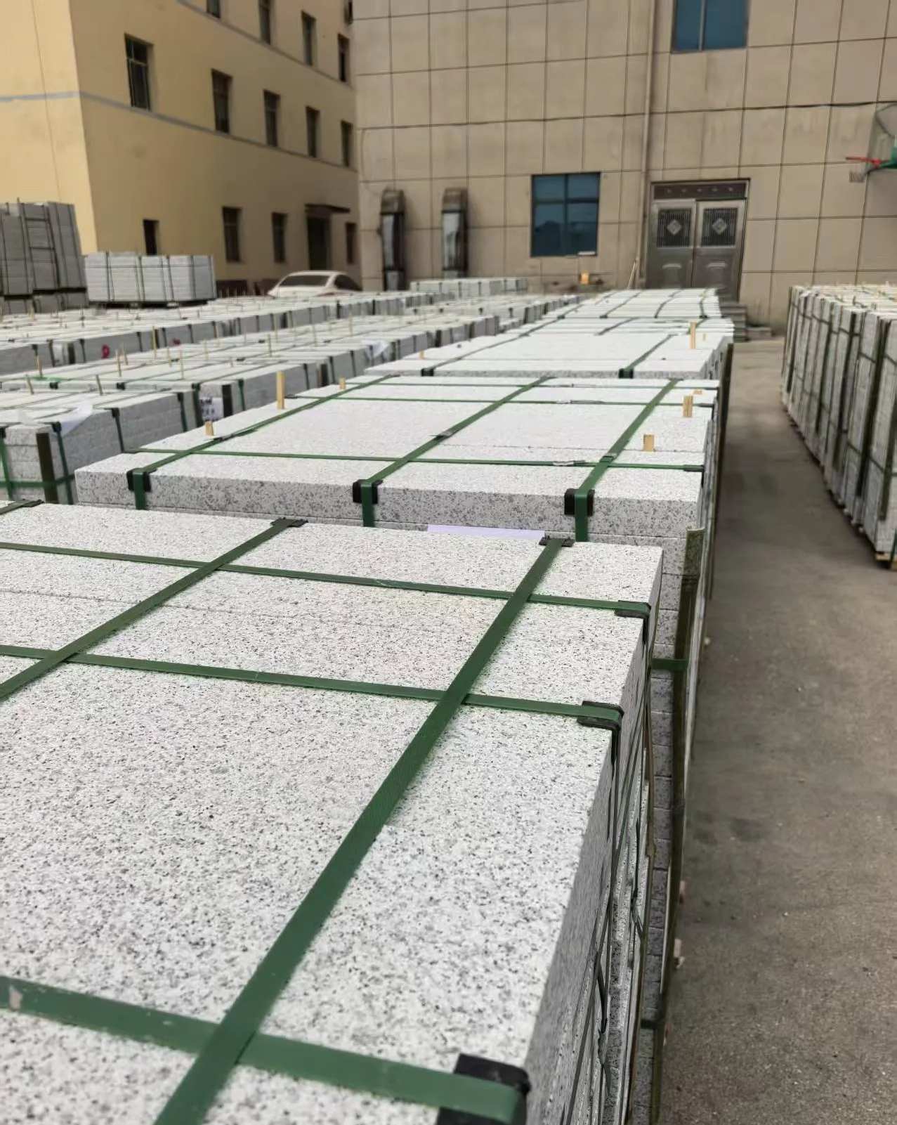 山东 白麻花岗岩5.0公分荔枝面地铺石