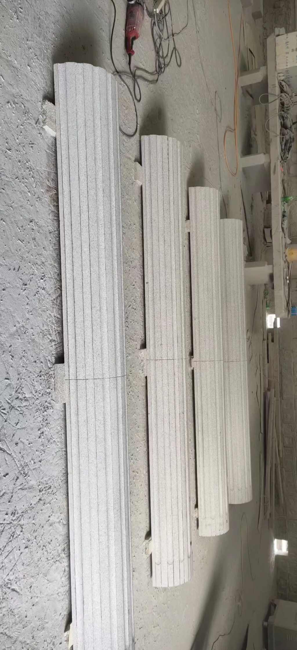 山东 花岗岩厂家带你看白麻花岗岩门楼大柱柱皮