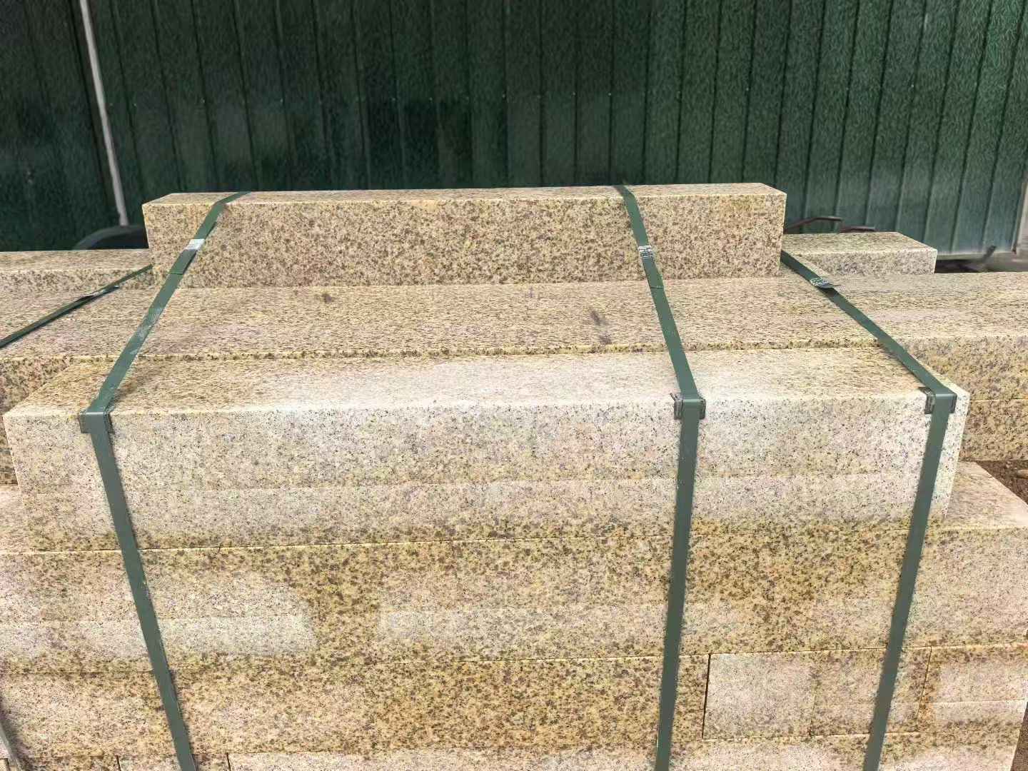 山东 黄金麻花岗岩石材机切面栏杆料半成品