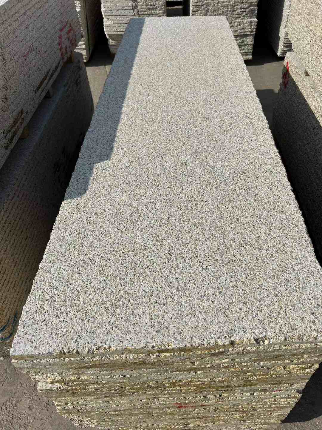 山东 黄金麻花岗岩荔枝面毛板，半成品