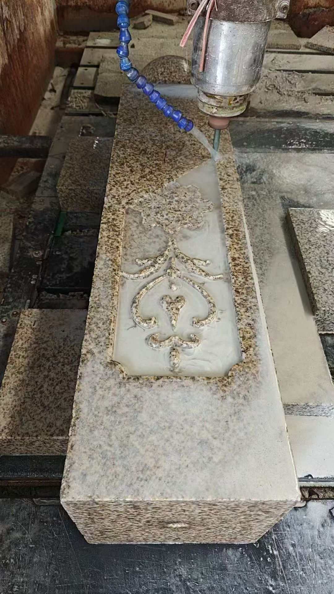 山东 黄金麻花岗岩异形加工雕刻栏杆大柱