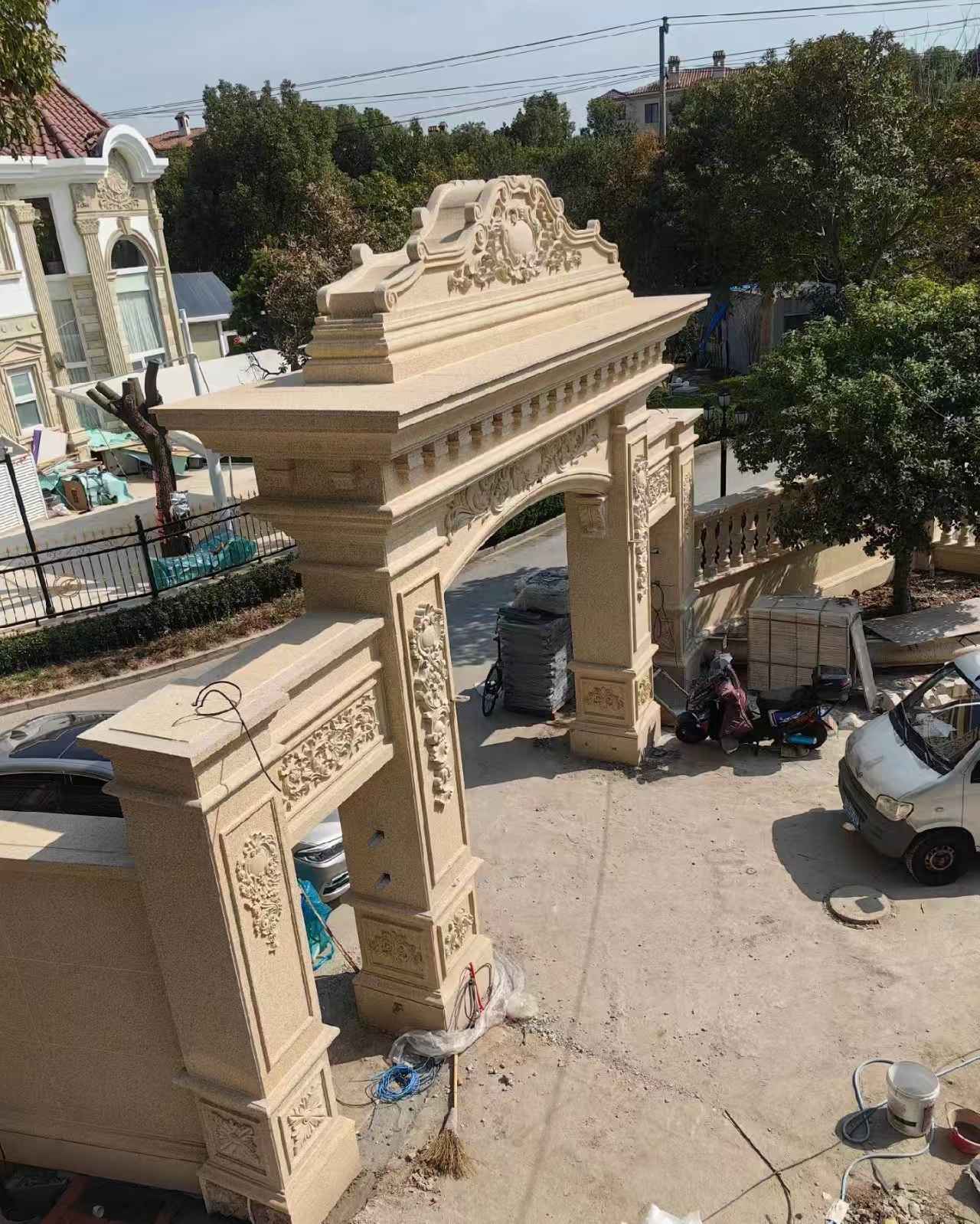 山东 黄金麻荔枝面花岗岩别墅门楼