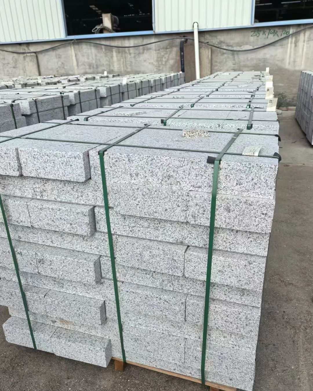 山东 白麻花岗岩路沿石，弧形路沿石，道牙石，马路牙子，界石，路缘石，平沿石，直岩石，平缘石等