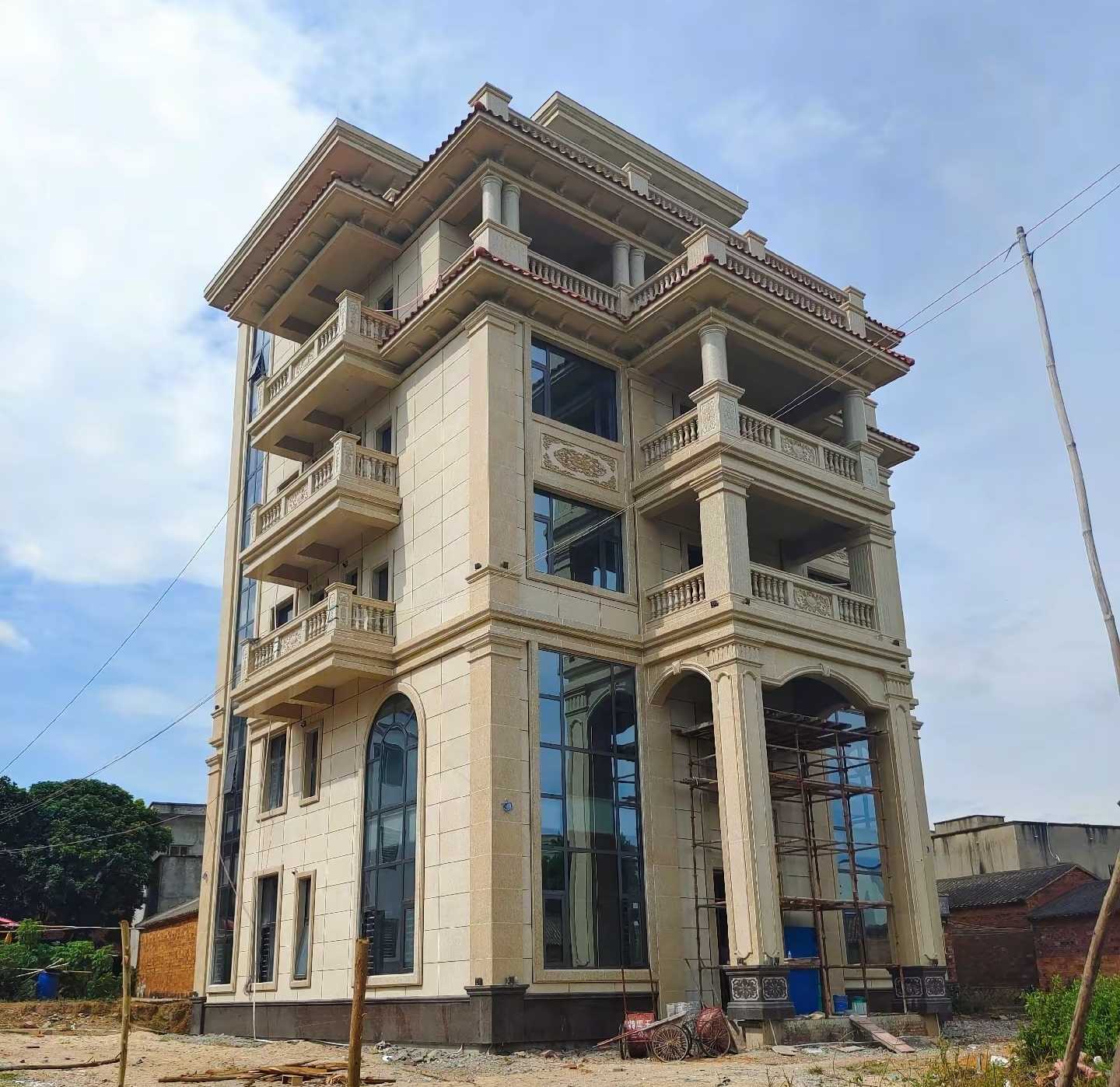 山东 黄金麻花岗岩石材别墅外墙干挂搭配（雕花栏杆花瓶柱门楼罗马柱）